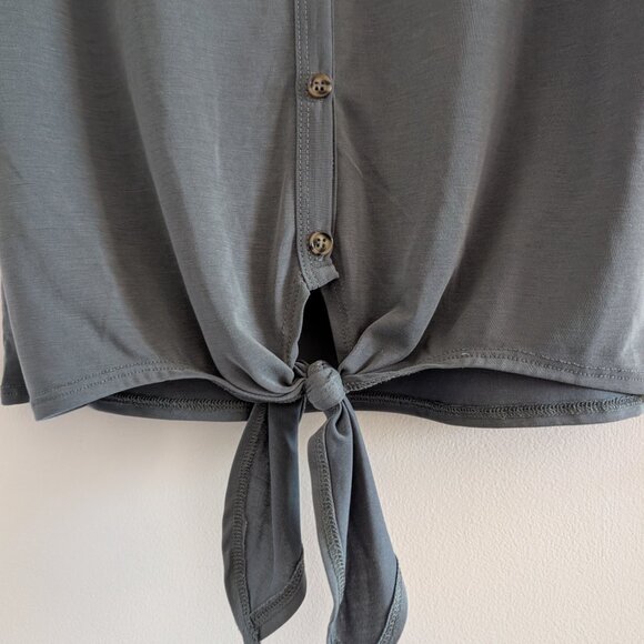 3/$30 flowy button down tie front tank - Picture 2 of 8